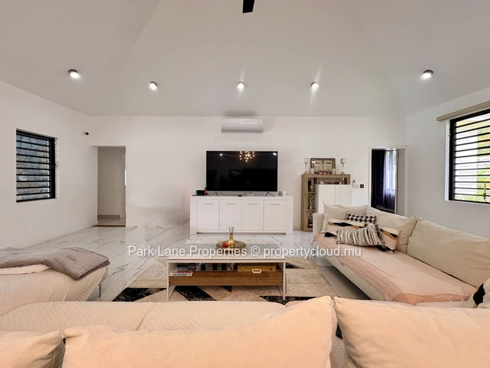 Modern Luxury Villa with Mountain Views and Private Pool in Tamarin