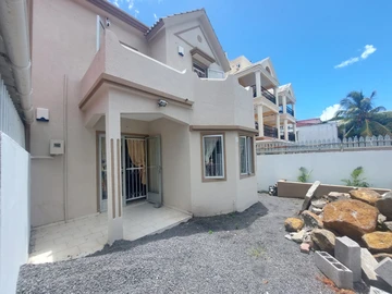 Beautiful duplex for Sale in Mon Choisy