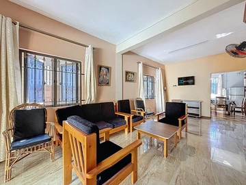 5 Bedroom House