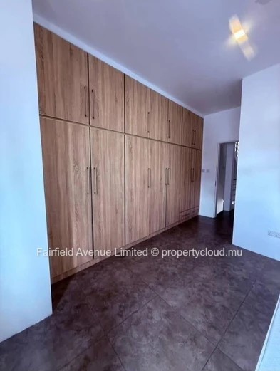 Maison meublée 3 chambres avec bureau à louer à Coromandel