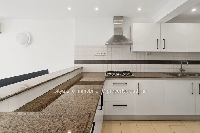 Modern 4-Bedroom Triplex with Office to Rent in Pereybere