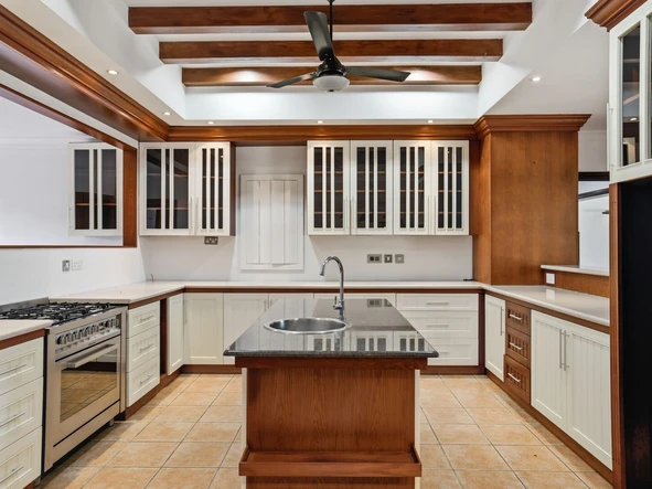 5 Bedroom House