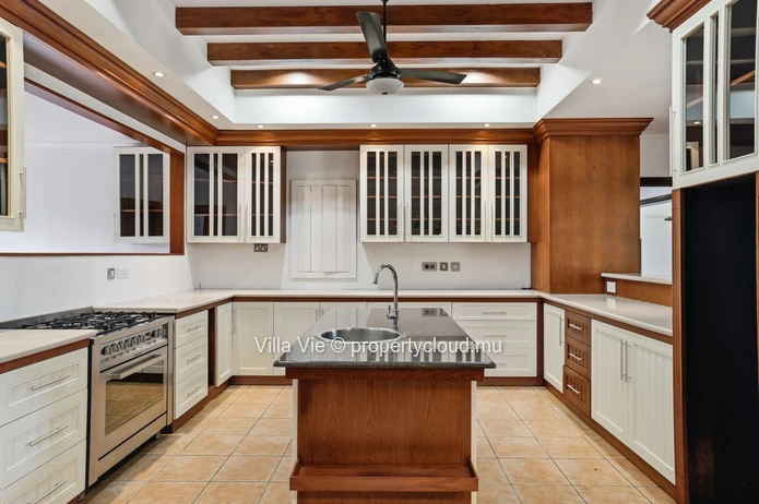 Calodyne - Maison spacieuse de style méditerranéen de 6 chambres (Mandat exclusif)