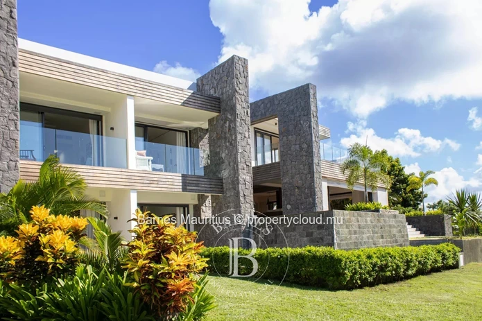 AZURI RESORT– Riverside Villa with Private Pontoon – 5 Bedrooms