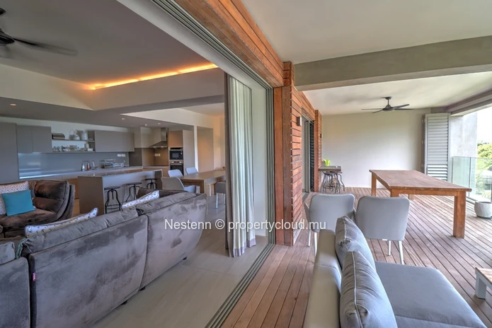 Appartement moderne de 3 chambres avec piscine privée et un accès direct plage 