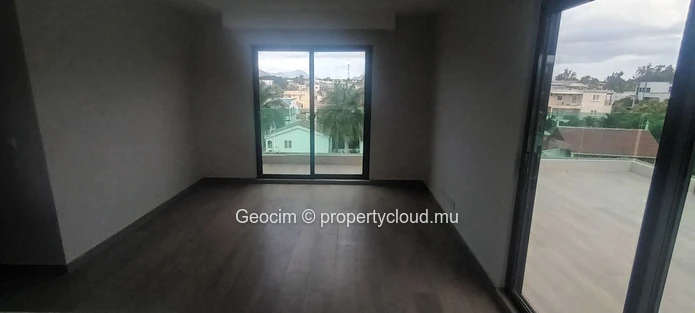 Flic en Flac A 300 m de la plage Penthouse neuf de 3 càc 2 sdb Grande terrasse. Parking Privé. Piscine commune. Acces... (Mandat exclusif)