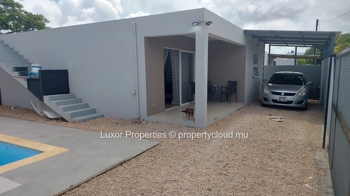 Villa 2ch avec piscine, terrasse et parking - Petit Raffray
