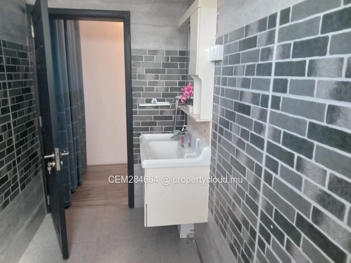 Exquisite Individual House for Rent in Albion