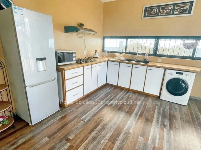 Semi-furnished House in Pereybère