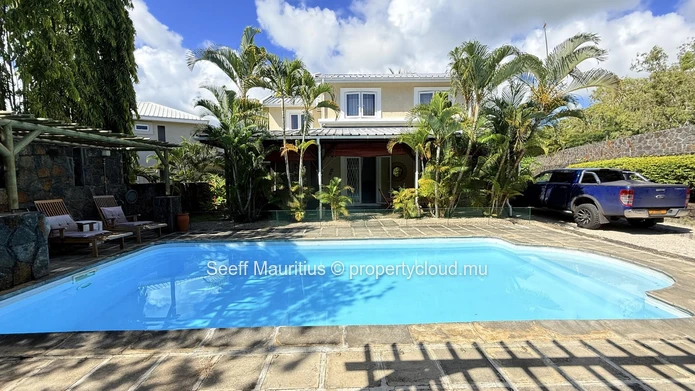 Coastal Elegance at Domaine du Levant Roches Noires