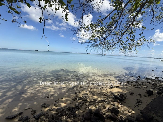 Charmante maison en bord de mer avec accès direct à la mer à Baie du Tombeau – Ile Maurice
