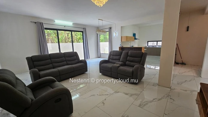 Maison moderne de 2 chambres avec bureau 