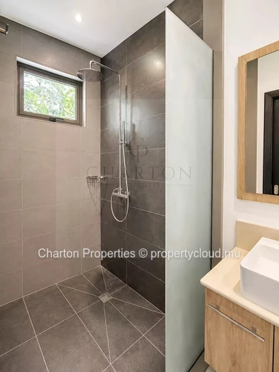 Villa contemporaine de 3 chambres avec vaste jardin paysager et piscine privée au cœur du Nord de l'Île Maurice