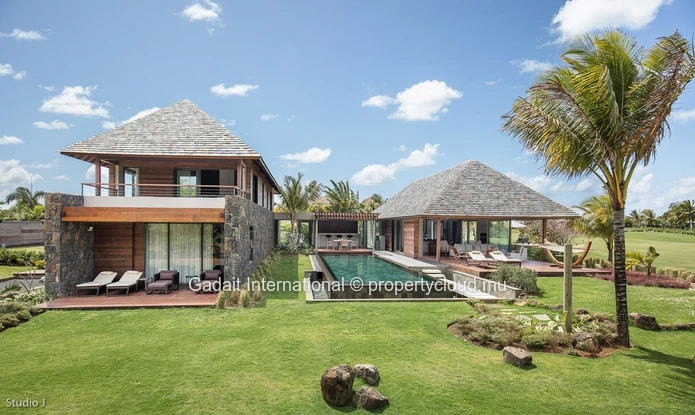Élégance architecturale et nature préservée : une villa d'exception à Anahita Beau Champ