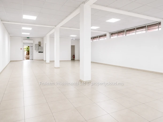 Espace Commercial Moderne à Louer