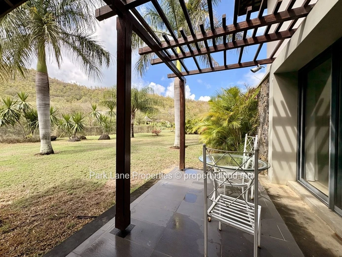 Maison familiale tranquille avec vue sur la montagne dans un domaine sécurisé