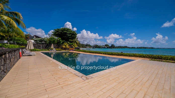 Pereybere – Exceptional penthouse with sea view and direct beach access