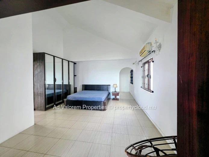 For Sale – Stunning 370 m² Home with Sea View