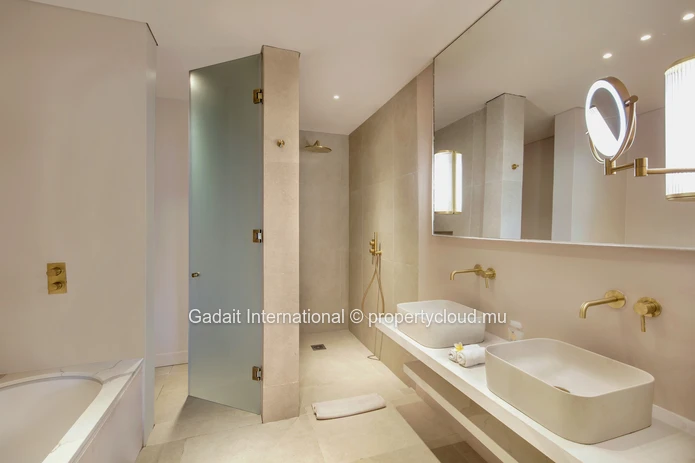 Velvet 1202 : Apartment with sea view & private pool at Beau Champ