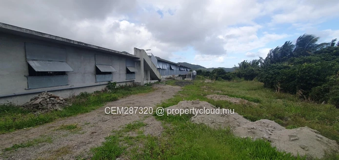 Ferme Avicole Entièrement Équipée à Vendre – La Martinière, Chamouny