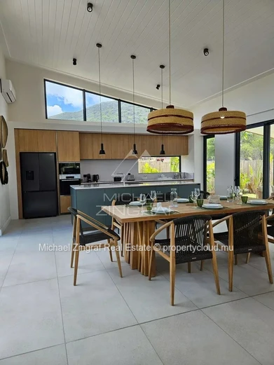 Contemporary Resale Villa – Eco Savanah, Black River