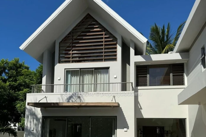 Luxury Villa Mon Choisy, Golf, 4 ensuite bedrooms, swimming pool, fitness, SPA, tennis, Padel. Alvalaible to foreigners.
