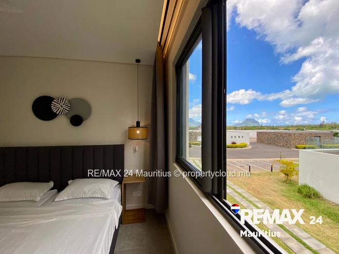 Luxury 2-Bed Apartment with Private Garden in Beachfront Residence