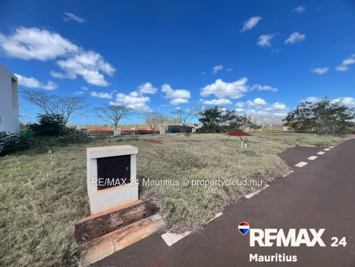 Prime Residential Plot in Balaclava Royal Park | 499.37 m²