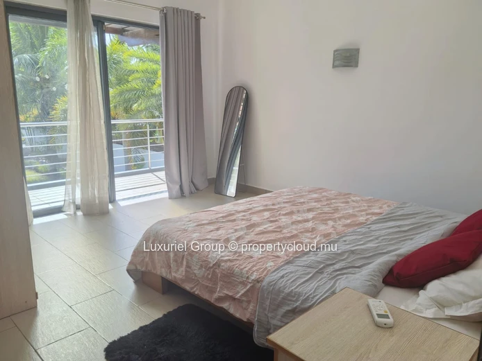 4-bedroom villa with swimming pool and spacious outdoor area