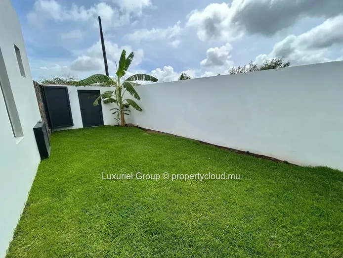 Élégante Villa Moderne avec Piscine à Louer – Grand Baie
