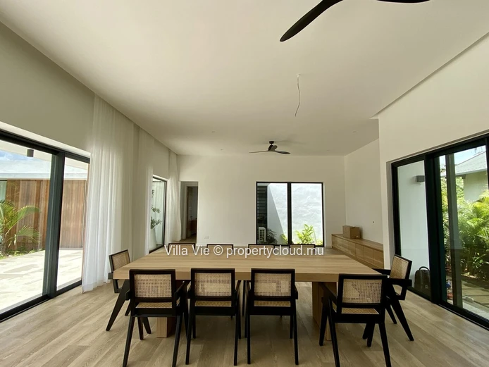 Belle Vue - Beautiful newly built modern 4-bedroom house with infinity pool