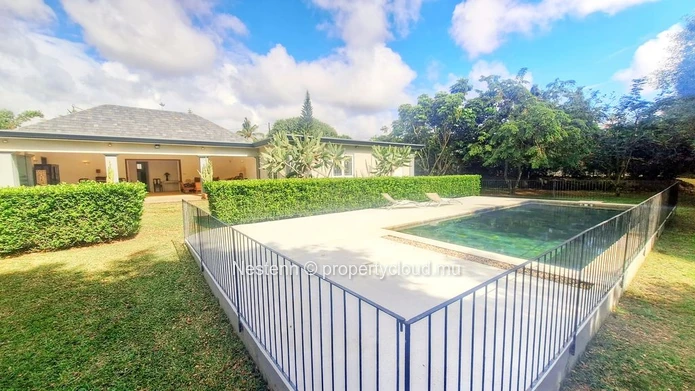 4-bedroom family home in a huge garden