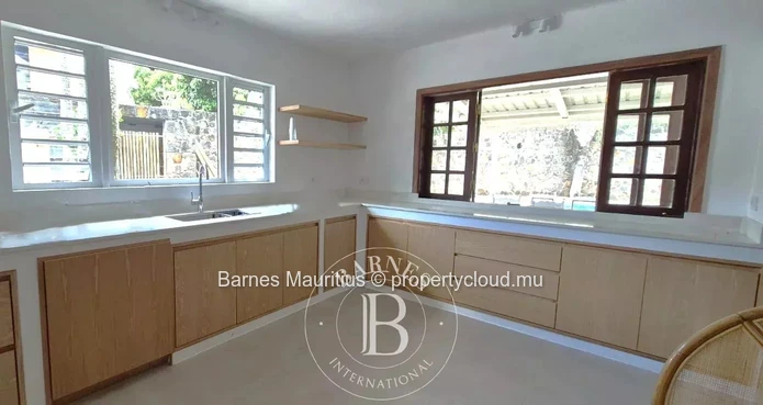 POINTE AUX CANONNIERS – Élégante villa côtière avec piscine et jardin – 4 chambres