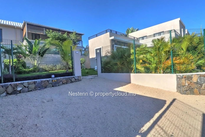 Exceptional new house with private pool 