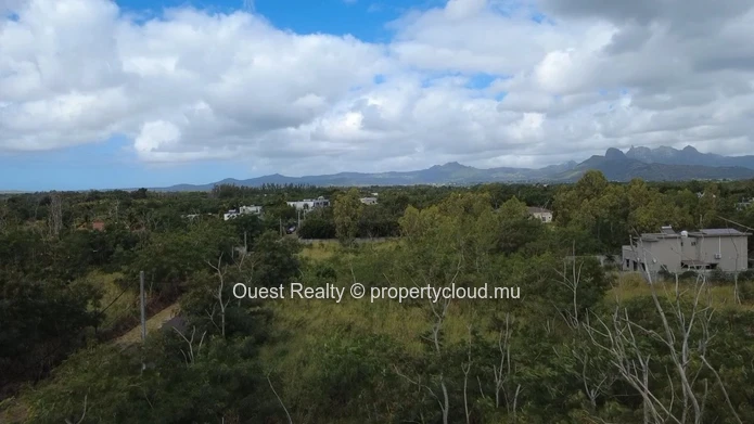 Balaclava – À 4 Minutes De La Plage – Terrain Plat Facile À Construire