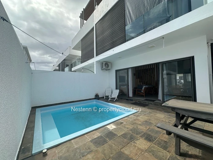 Duplex moderne de 3 chambres avec piscine privée à louer à Flic en Flac