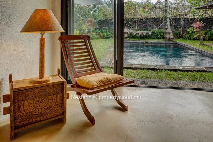 Bright 3-bed Balinese villa at Pointe d'Esny