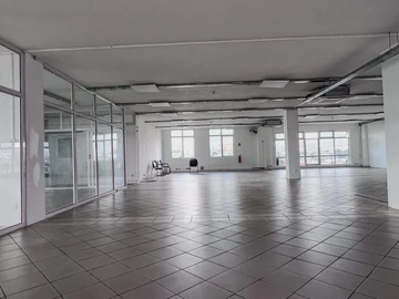 Ideal Office Space in the Heart of a Vibrant District 