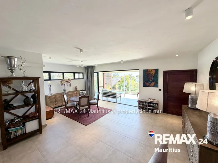 Spacious Penthouse with Rooftop, Pool and Spectacular Views