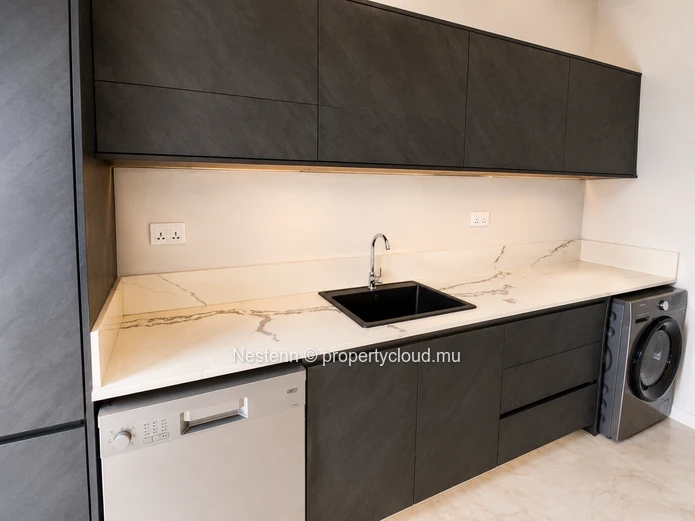 Modern 2-bedroom apartment + office