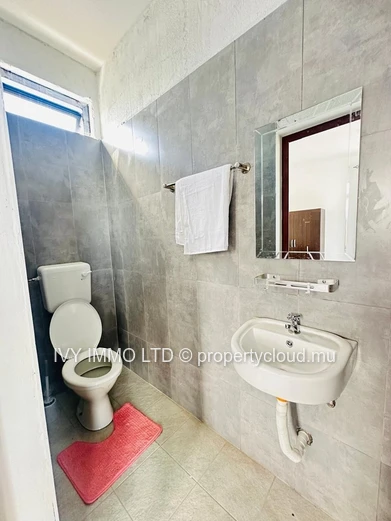 Spacieuse villa de 4 chambres avec salle de bains attenante à louer – Belle Mare | 50 000 roupies par mois