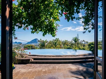 6 Bedroom Villa