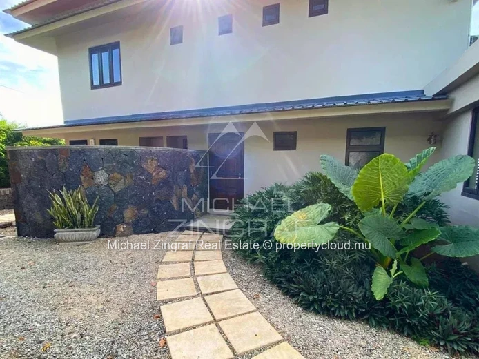 Spacious Family Home with Sea & Mountain Views – Tamarin