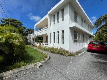 Maison de ville contemporaine à vendre dans un quartier fantastique au nord de l'île Maurice !