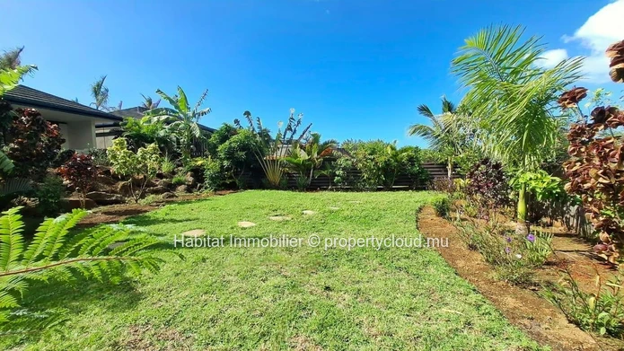 To rent: Villa of 100 m² in Cap Marina Residence in Cap Malheureux