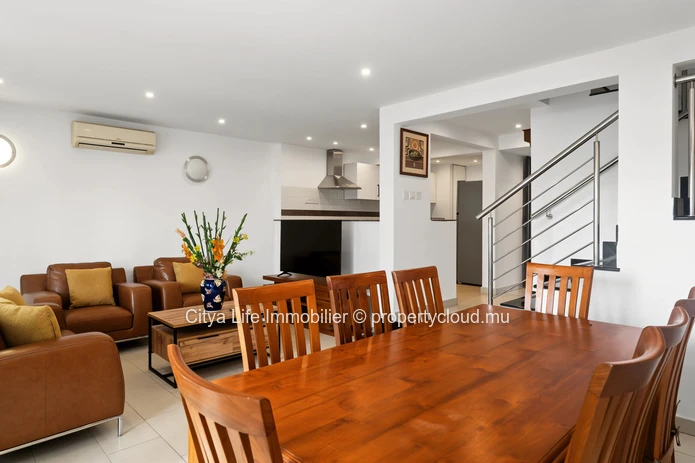 Modern 4-Bedroom Triplex with Office to Rent in Pereybere