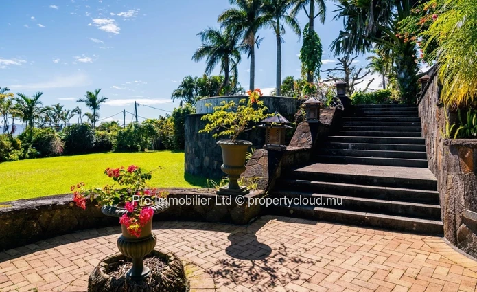 Executive House for Sale , Prestigious Floreal Area.