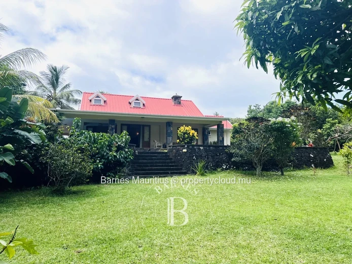 BRAS D'EAU - Large property - 5 bedrooms