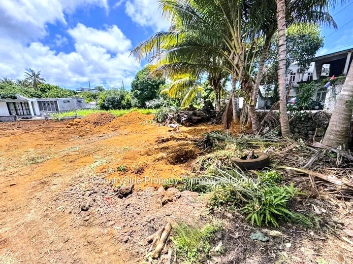 Terrain résidentiel de 8.8 perches à vendre à P. Raffray