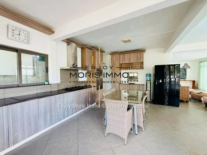 Modern 3-Bedroom Villa with Pool – For Rent in Grand Bay